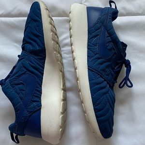 Nike Roshe Runs- 7.5